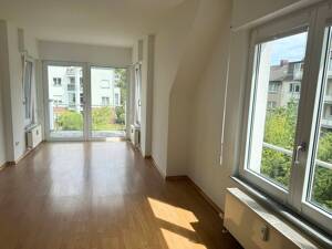 Geräumige 2-Zimmer-Wohnung mit EBK und BALKON in ruhiger Wohnlage