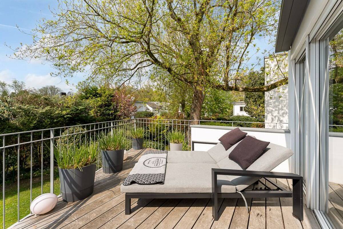 Penthouse am Stadtwald - exklusives Wohnen mit drei Sonnenterrassen und Garage – 50858 Köln – Bild 1 von 9