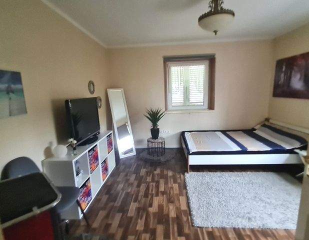 Mehrfamilienhaus mit Garage und viel Grünfläche zu verkaufen! – Ohrenbach – Bild 1 von 9