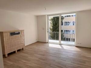 München-Untergiesing/Harlaching: Grundsanierte helle 2-Zimmer-Wohnung mit eigenem Balkon – Erstbezug nach Sanierung