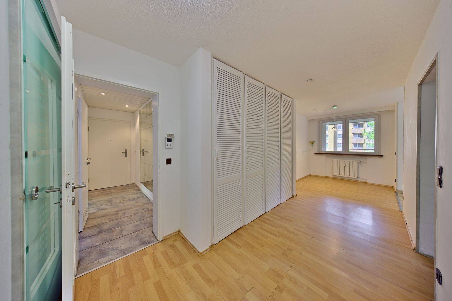 Großzügige, freie 4-Zimmer-Wohnung mit zwei Balkonen u. Tiefgaragenstellplatz – Nürnberg – Vorschaubild 6