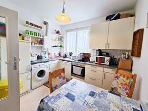 Vermietete 2-Zimmer-Wohnung mit Süd-Loggia und Fahrstuhl im Winterfeldtkiez! – 10781 Berlin – Vorschaubild 6