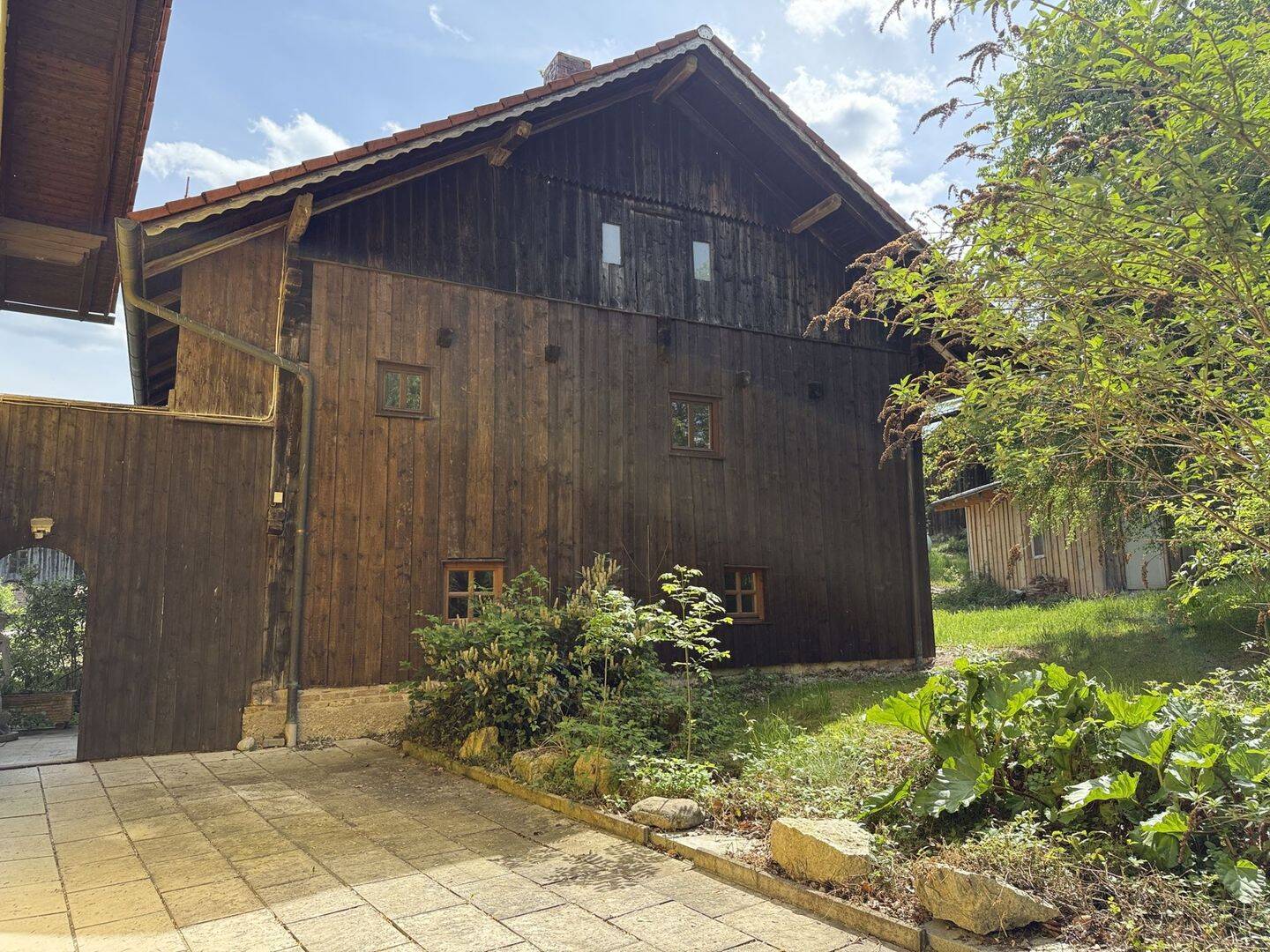 Vielseitig nutzbares Anwesen mit 5 Wohneinheiten, Lagerhalle und Teich – Bad Birnbach – Vorschaubild 8