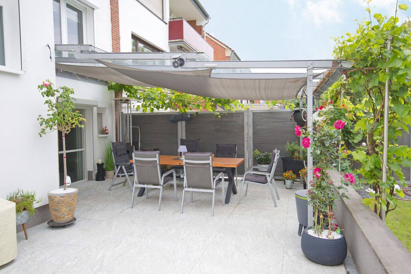Urlaub zuhause mit Pool und Sommerküche – Düsseldorf – Vorschaubild 4