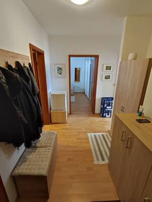 Sehr gepflegte 2-Zimmer-Wohnung mit Loggia und PKW-Stellplatz – 91056 Erlangen – Vorschaubild 2