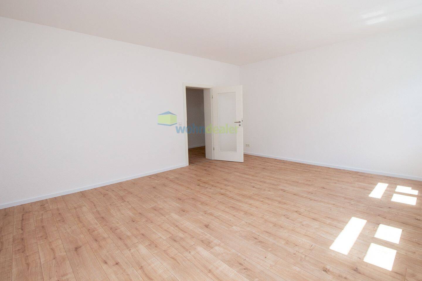 frisch renovierte 3-Zimmer-Wohnung - Deckenspots, Laminatfußboden, Badewanne, Gäste-WC, Balkon! – Leipzig – Vorschaubild 7