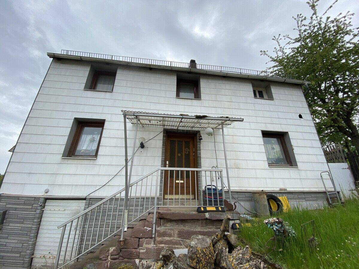 Einfamilienfachwerkhaus mit großem Gartenbereich in Liebenau-Lamerden