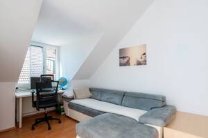 Lichtdurchflutete 4-Zimmer-DG-Wohnung mit Süd-Dachterrasse und neuer Hybrid-Wärmepumpenheizung – 81475 München – Vorschaubild 5