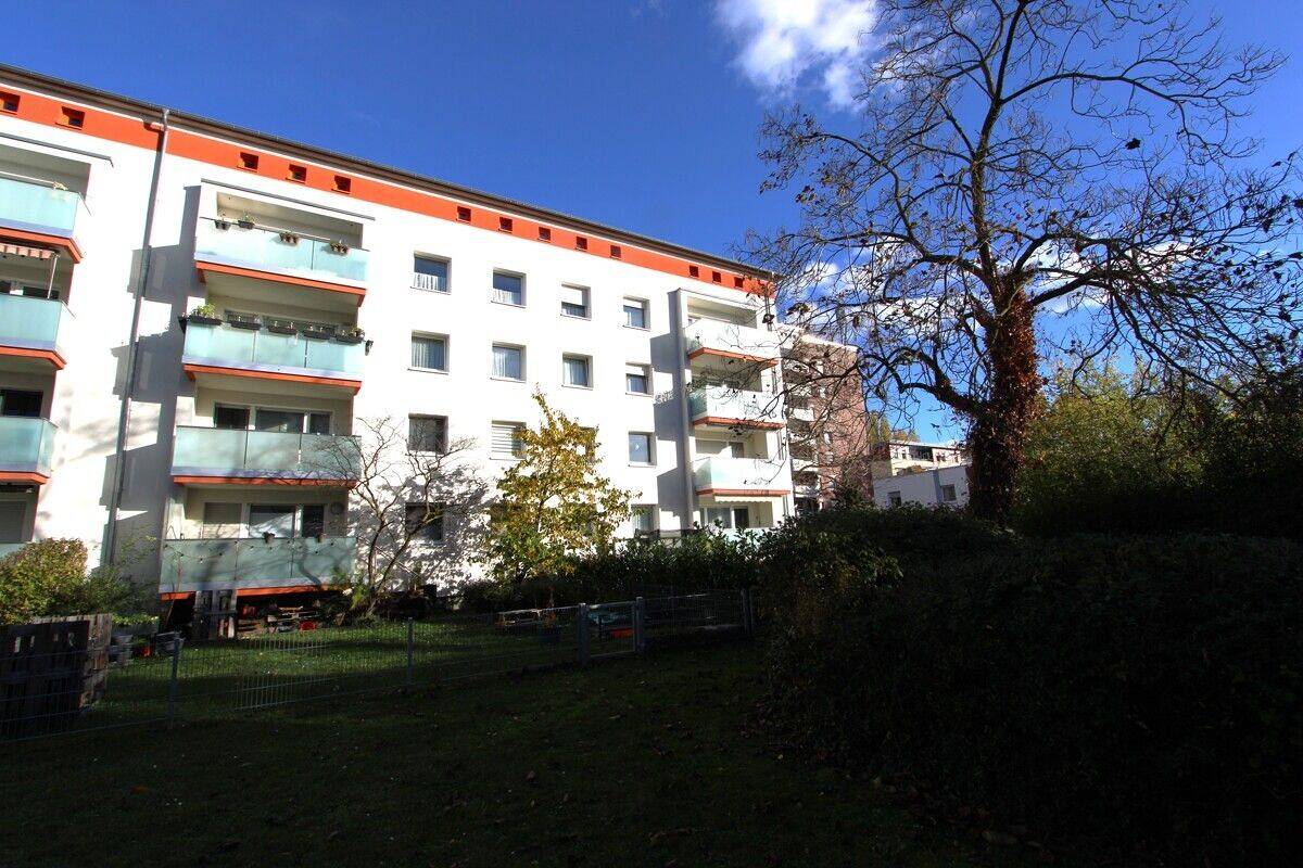 Bezugsfreie modernisierte 4-Zimmer-Wohnung mit Balkon – 64291 Darmstadt – Bild 1 von 9