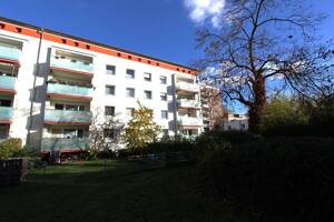Bezugsfreie modernisierte 4-Zimmer-Wohnung mit Balkon