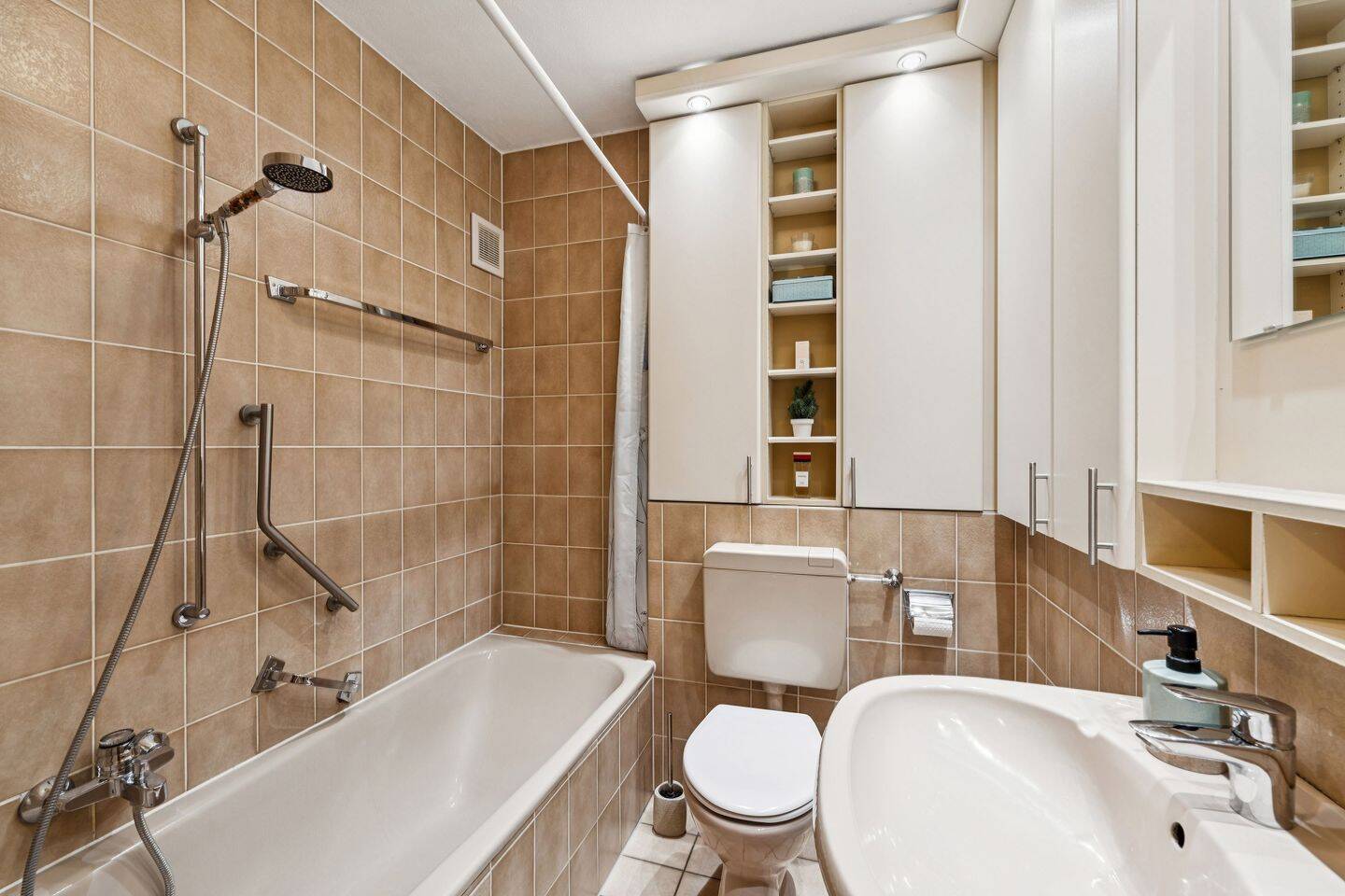 Charmante 2,5-Zimmer-Wohnung mit Potenzial in Solln – München – Vorschaubild 8