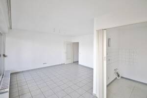 Modernisierte 2-Zimmer-Wohnung mit zwei Balkonen, Weitblick über Karlsruhe & sanierter Wohnanlage – 76131 Karlsruhe – Vorschaubild 4