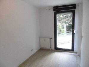 Bonn Zentrum renoviertes Apartment (für Einzelperson) Nichtraucher Wohnraum, Balkon, kleinerer Schlafraum, sep.Küche mit neuer EBK, Bad, TG-Stellplatz – 53111 Bonn – Vorschaubild 6
