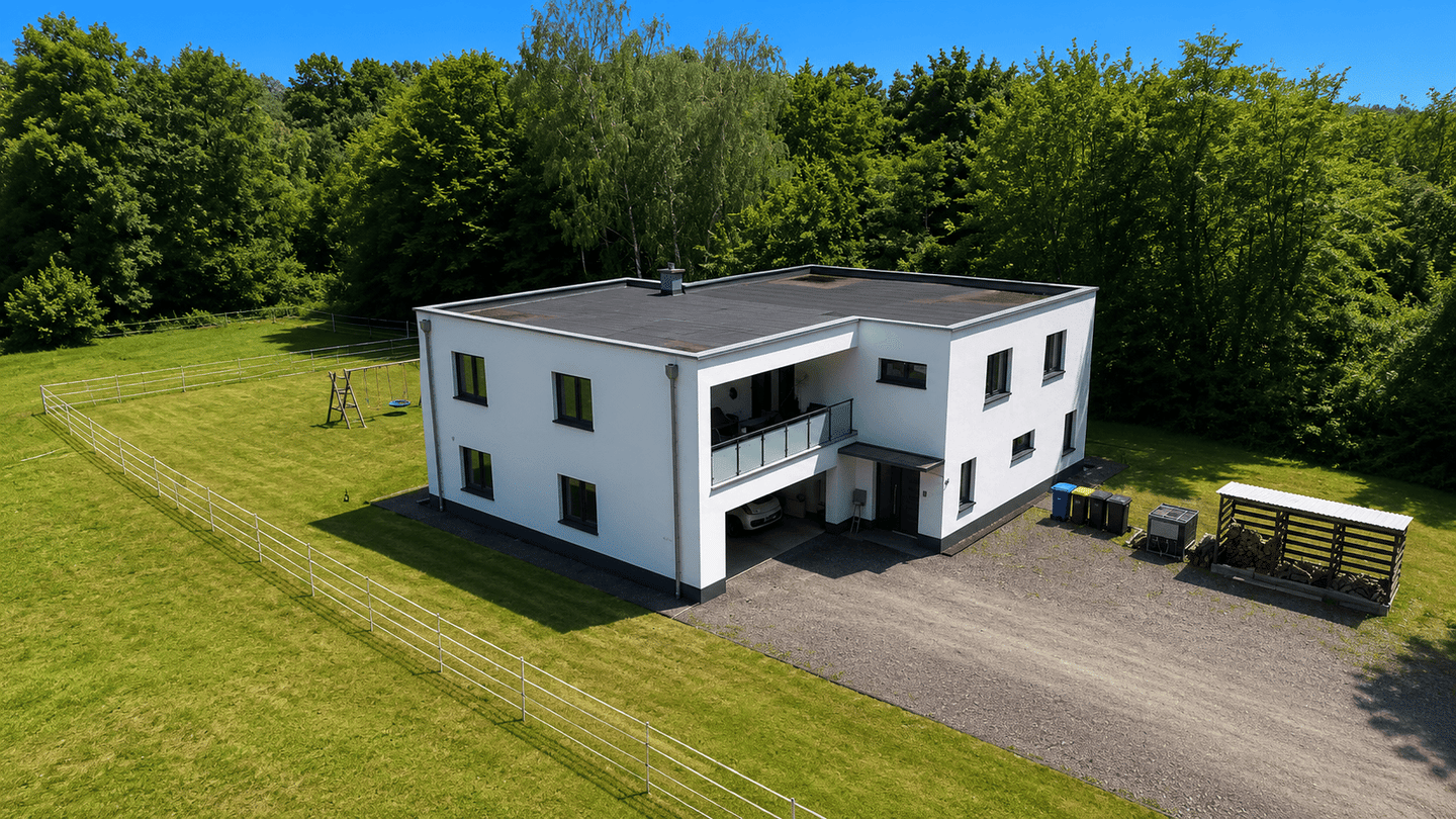 Moderne Stadtvilla in ruhiger Alleinlage - 2.500 m² Grundstück am Waldrand