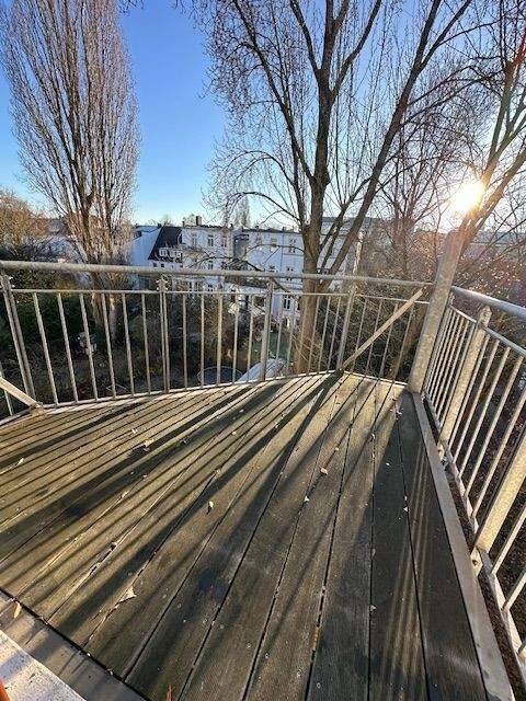 helle 3,5-Zimmer-Wohnung mit EBK und Balkon in bester Wohnlage