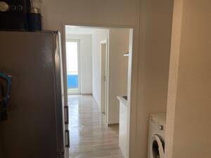 1 Zimmer für Studenten- Berufstätige. !!! FÜR WEIBLICHE WG GESUCHT !!! Ab 01.07.2026 Komplett möbliert mit Einbauküche und Balkon! – 34127 Kassel – Vorschaubild 2