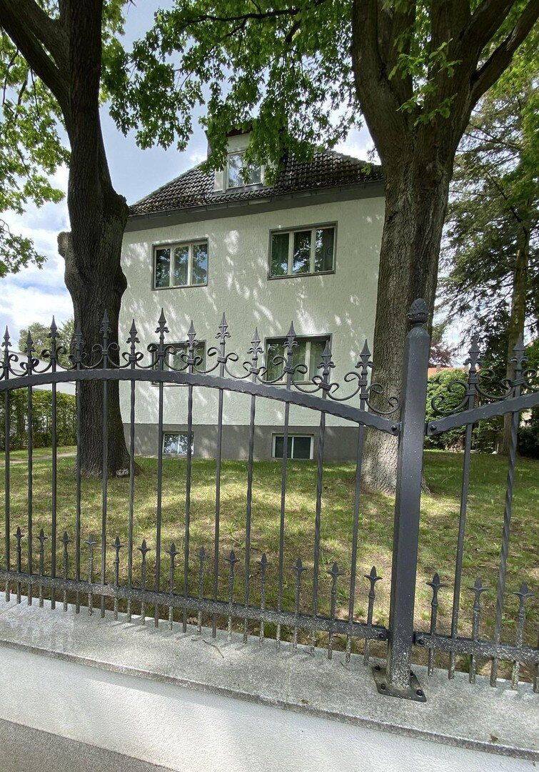 Renditeobjekt: Mehrfamilienhaus mit 5 möblierten Einheiten & Wellnessbereich. Provisionsfrei – Berlin – Bild 1 von 9