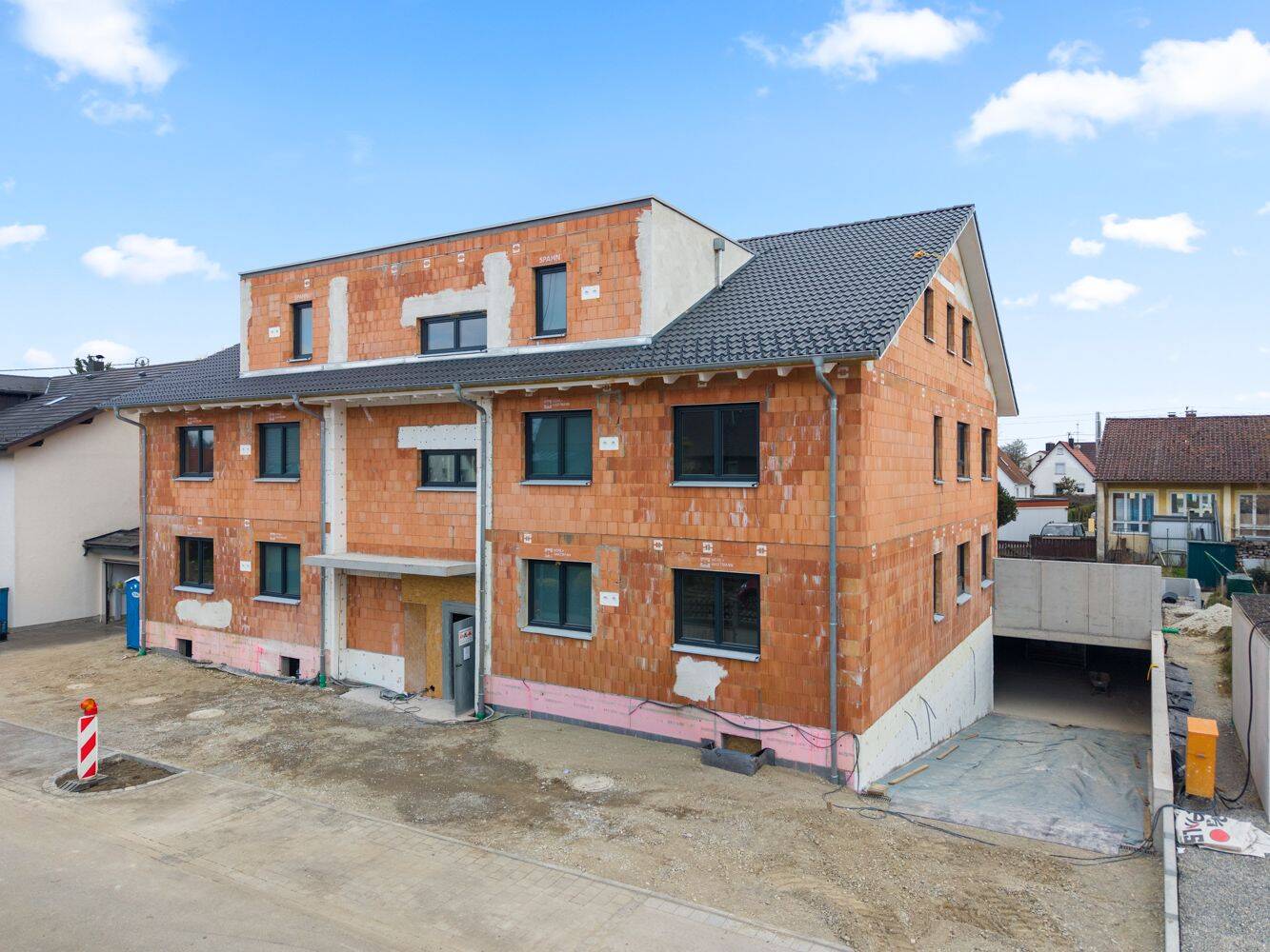 Moderne, schlüsselfertige Neubau-Eigentumswohnung  - 2- Zimmer lichtdurchflutet, modern und zentral
