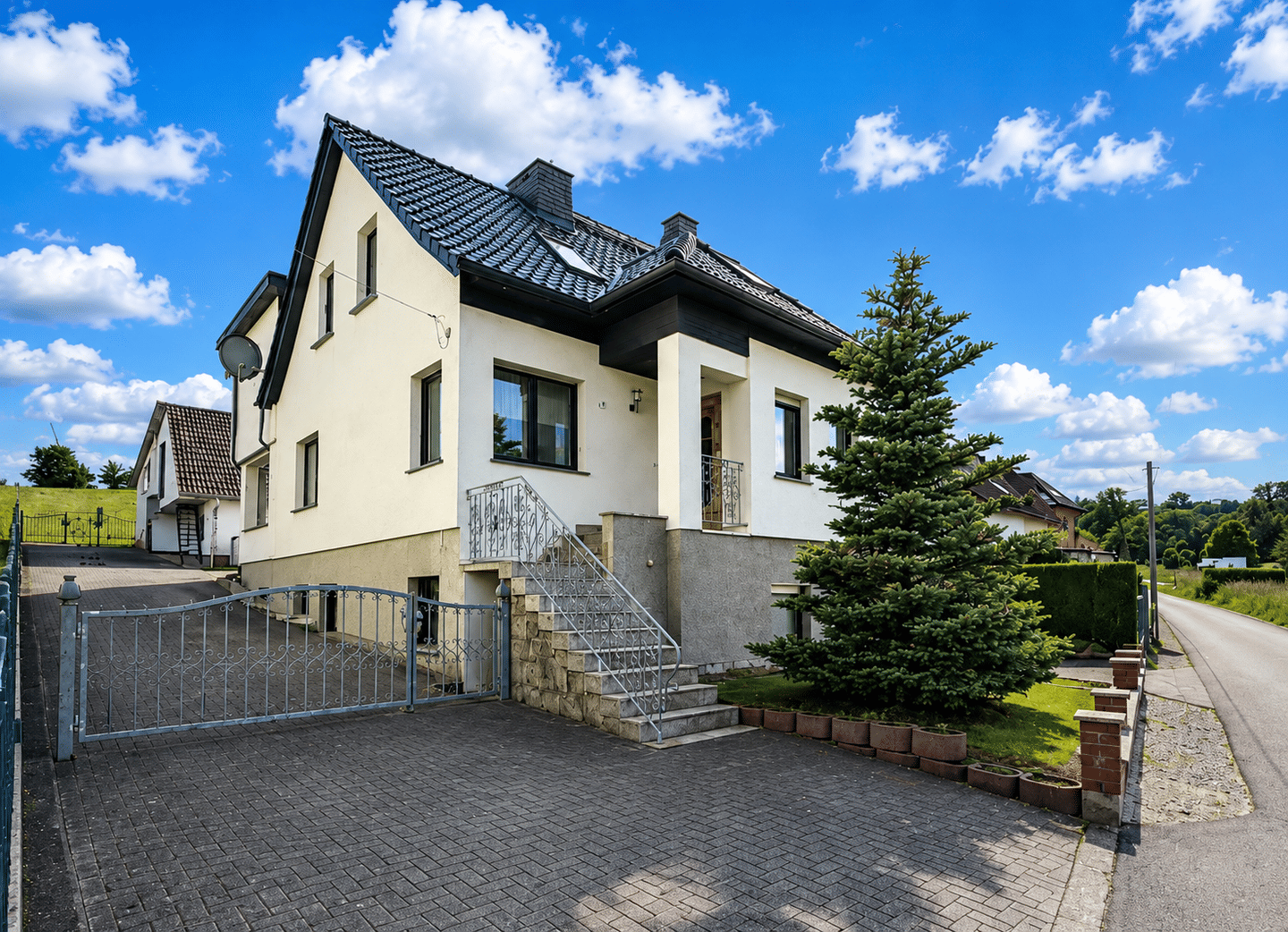 Einfamilienhaus mit PV-Anlage, Pferdestall und großem Grundstück – Kefferhausen – Vorschaubild 3