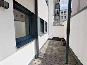 ++ Terrasse inklusive: Großzügige 2-Zimmer-Wohnung mit moderner Einbauküche ++ – 70176 Stuttgart – Vorschaubild 3
