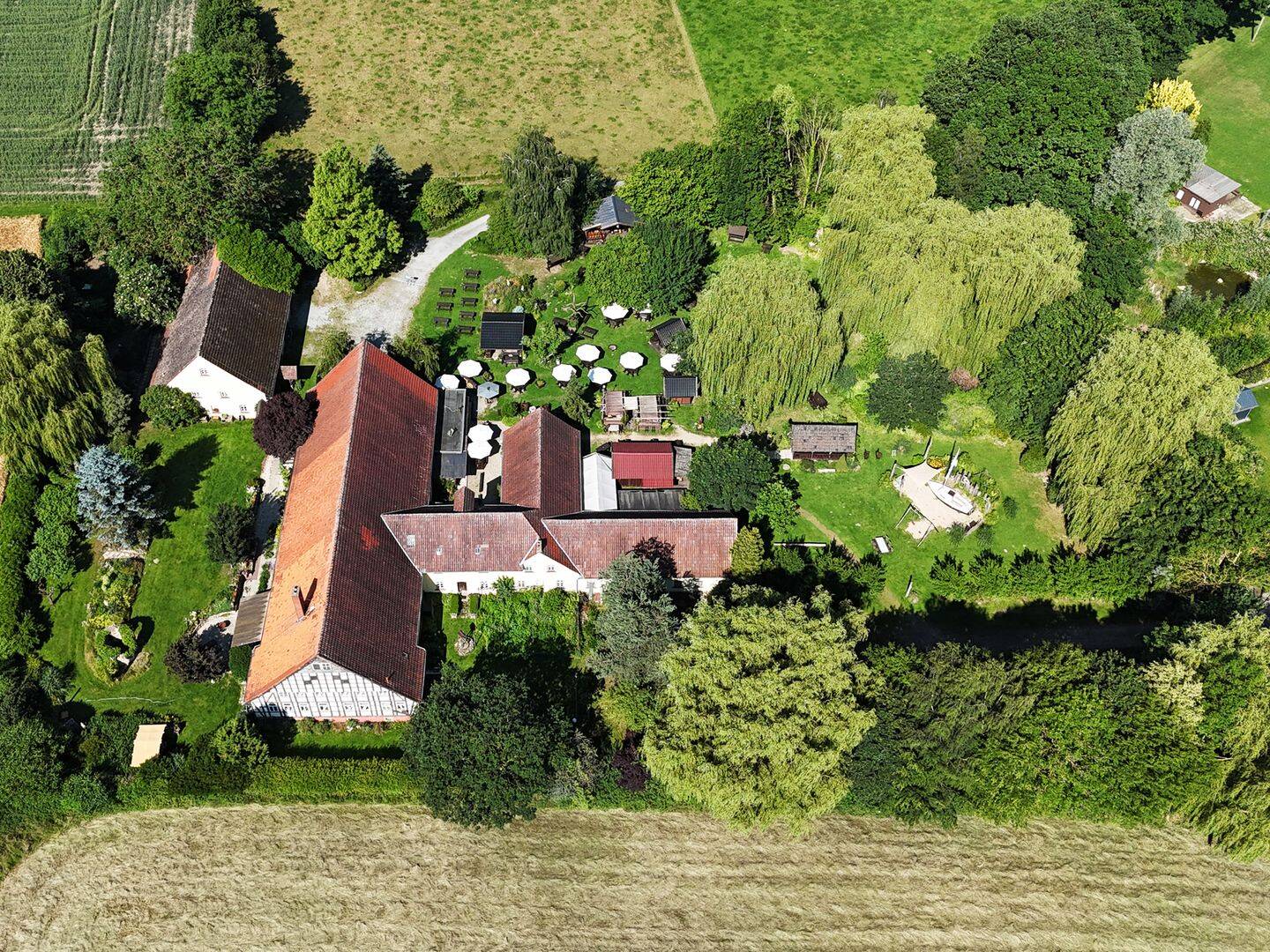 Traditionsreicher Hof Luckmann: Etablierter Park-Biergarten mit gemütlichem Wohnhaus – Bissendorf – Vorschaubild 2