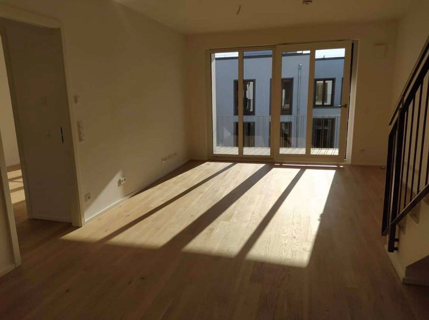 Super Dachterrassenwohnung, ruhig, hell, am Park, S-Bahn 200 m. – München – Vorschaubild 2