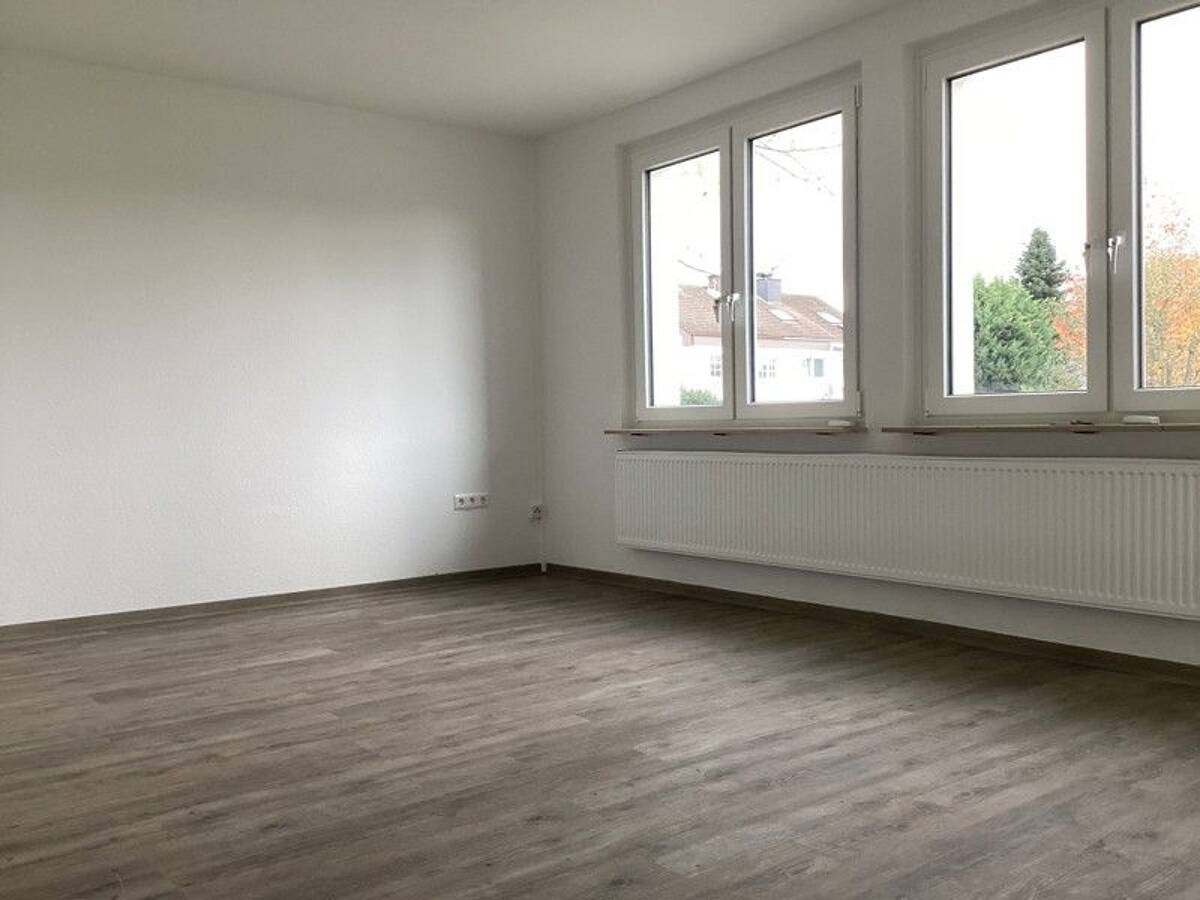 Ihr neues Zuhause: Helle 2-Zimmer-Wohnung mit Balkon – 33609 Bielefeld – Bild 1 von 6