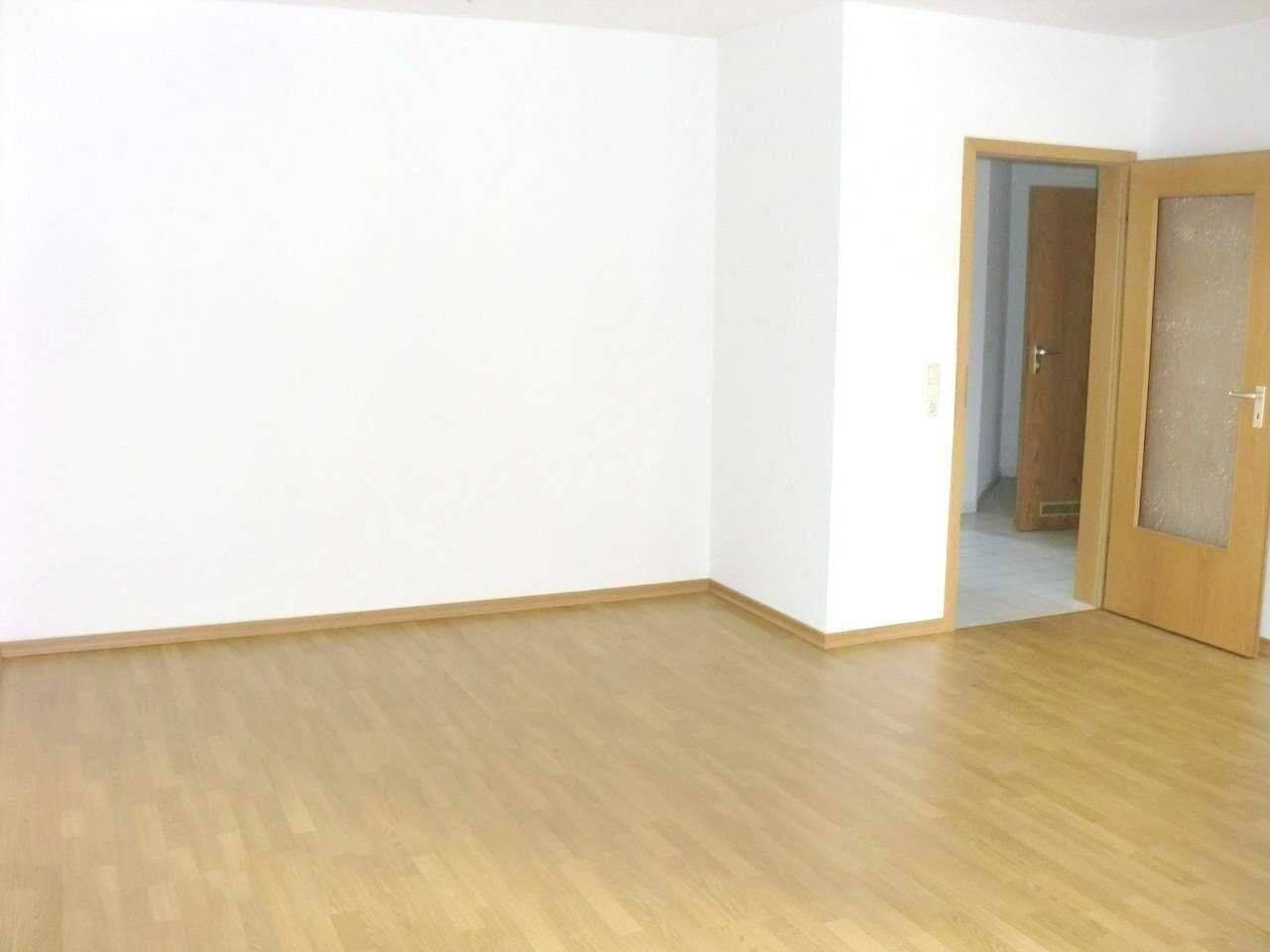 !! 2-Zimmer-Wohnung mit PKW-Stellplatz, Balkon und Aufzug !! – Chemnitz – Vorschaubild 3