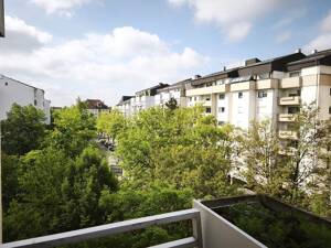 Uni-Viertel: 2-Zmmer-Wohnung, West-Balkon, Aufzug, Garage, sofort verfügbar, tolle Lage – 86159 Augsburg – Vorschaubild 2