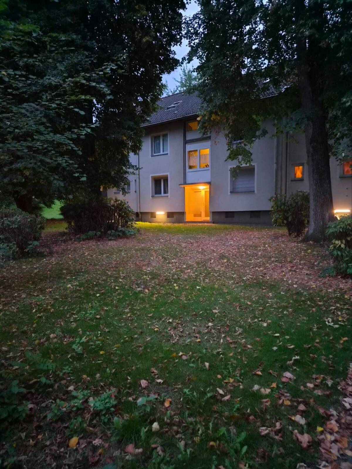 Schöne vermietete Dachgeschosswohnung in Essen-Dellwig zur Selbstnutzung oder Kapitalanlage – 45357 Essen – Bild 1 von 5