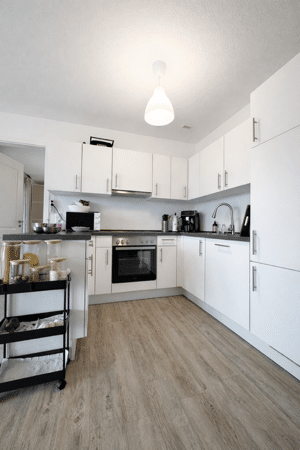 Neuwertige 2-Zimmer-Eigentumswohnung mit 35 m² Balkon, Aufzug & Stellplatz – zentral und ruhig in Oldenburg-Eversten – 26131 Oldenburg – Vorschaubild 7
