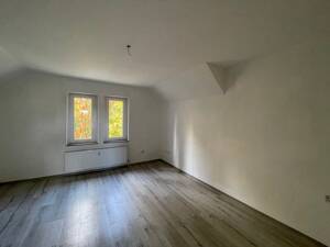 Smarter Wohnen: weitläufige 3-Raum-Wohnung mit zusätzlichem Mansardenzimmer* – 44339 Dortmund – Vorschaubild 3