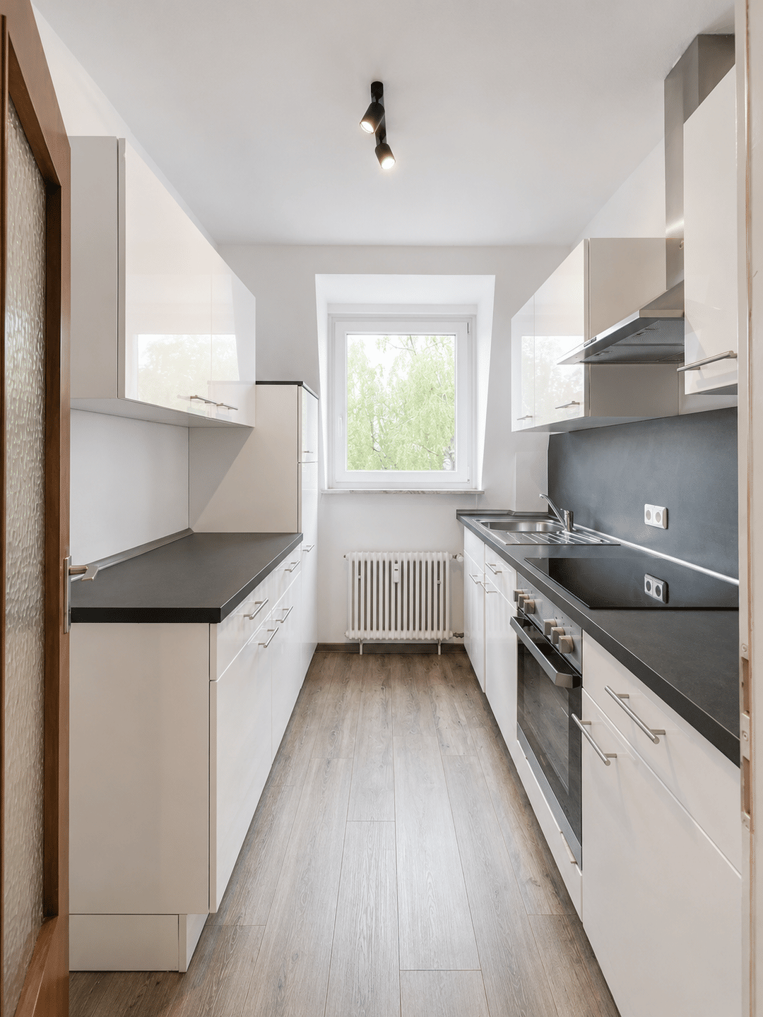 Modernisierte 3-Zimmer-Wohnung mit Balkon, Stellplatz und Einbauküche in Göttingen – Göttingen – Vorschaubild 4