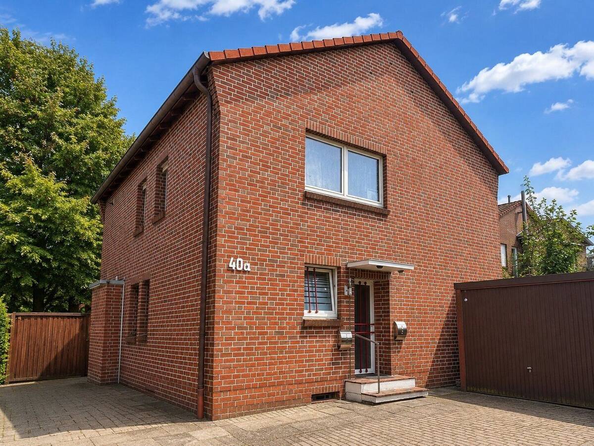 2-Parteienhaus in begehrter Wohnlage - zwei helle, fest vermietete Einheiten mit Balkon und Garten – 26123 Oldenburg – Bild 1 von 9