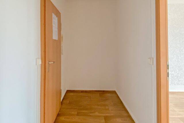 Single-Bude mit Einbauküche & Dusche & Balkon & Aufzug – Chemnitz – Vorschaubild 8