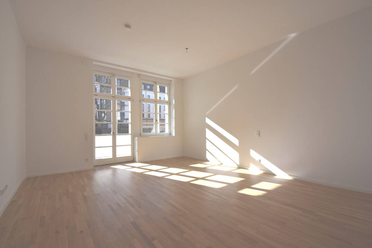 Erstbezug  moderner, sanierter Altbau  3-Zimmer Wohnung Einbauküche, Balkon, Tiefgarage