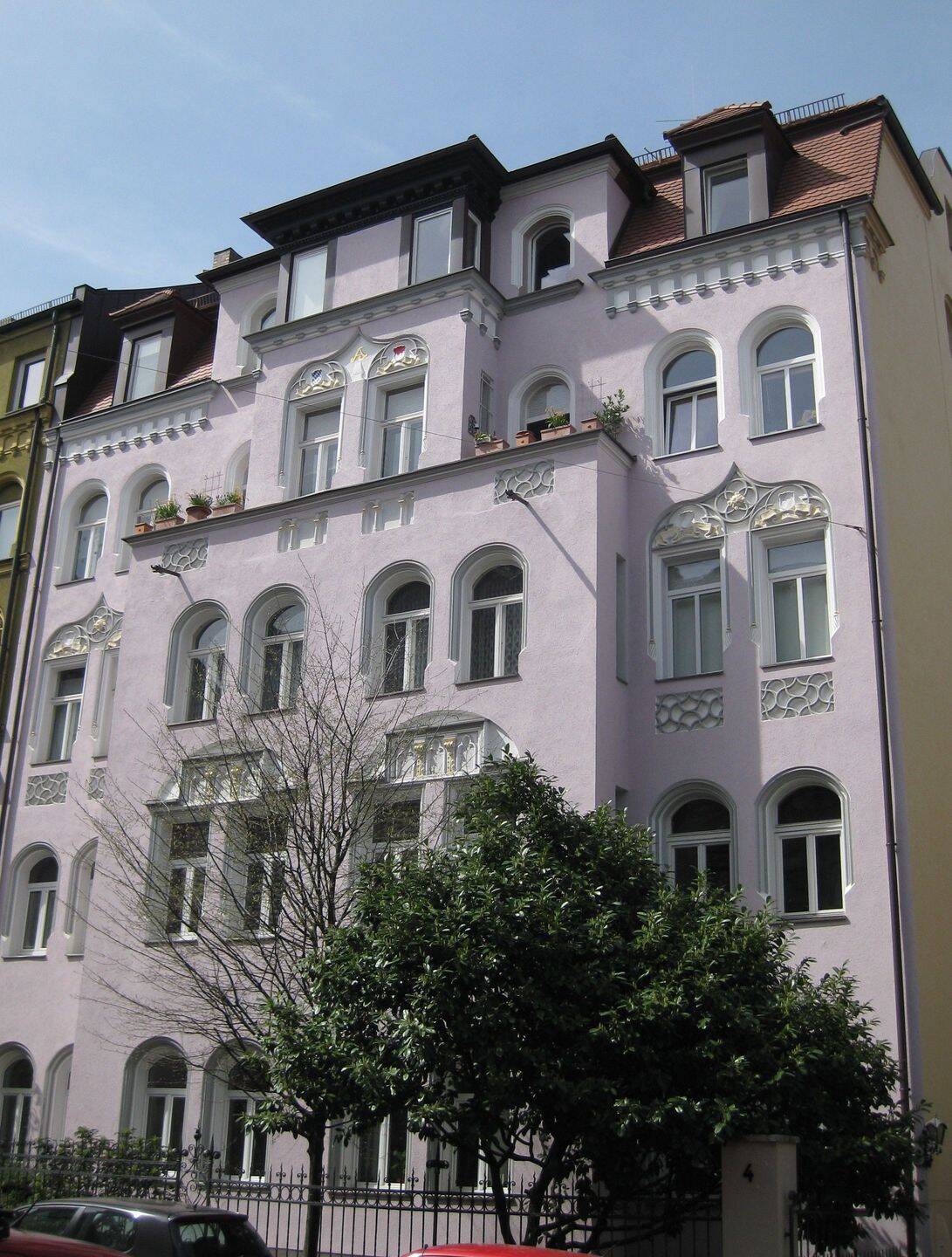 1-Zimmer Wohnung in denkmalgeschütztem Schmuckstück mit großem Balkon