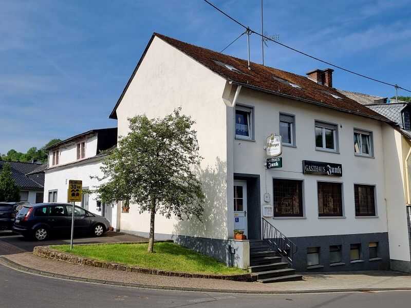 Gasthaus mit großer Wohnung! Hier ist fast alles möglich! – Seffern – Bild 1 von 9