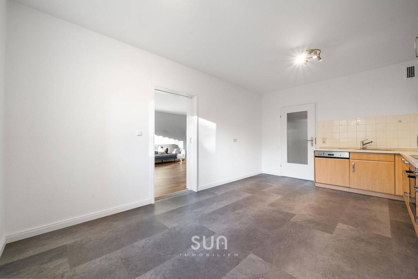 GRÜN AM MOSBACH, URBAN RICHTUNG RHEIN - Modernisierte 2-Zimmer-Wohnung in Biebrich – Wiesbaden – Vorschaubild 9