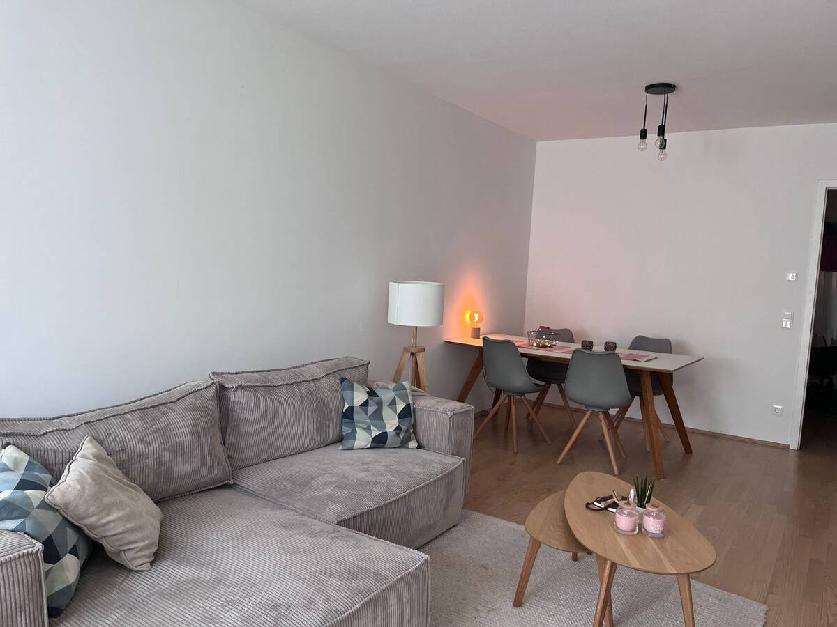 Stilvoll möbliert zum 1.10.: geräumige, helle Wohnung mit kleinem Garten – 81379 München – Bild 1 von 7