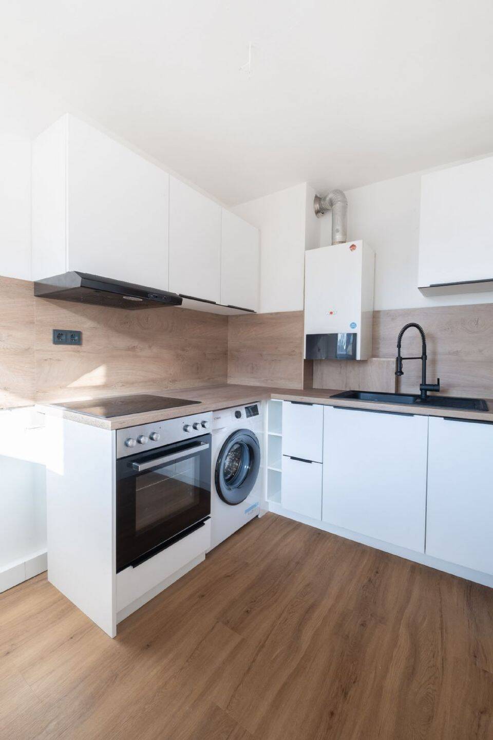 Modern wohnen in Düsseldorf - frisch renovierte 2-Zimmer-Wohnung mit Balkon und neuer Einbauküche – Düsseldorf – Vorschaubild 4