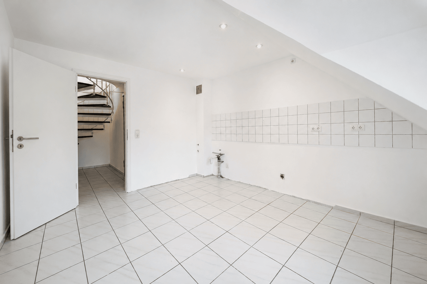 Stilvolle Maisonettewohnung mit Garage, Balkon und Platz für die ganze Familie in Köln-Mengenich – Köln – Vorschaubild 5