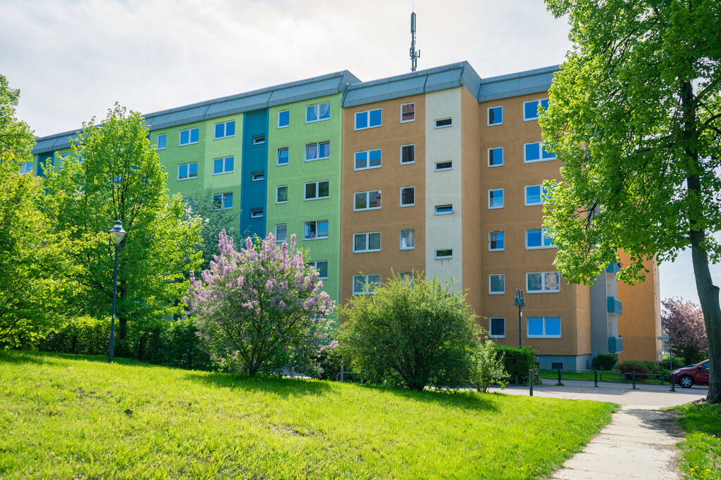Hier lädt ein großes Wohnzimmer zum gemeinsamen Verweilen ein – Chemnitz – Vorschaubild 4