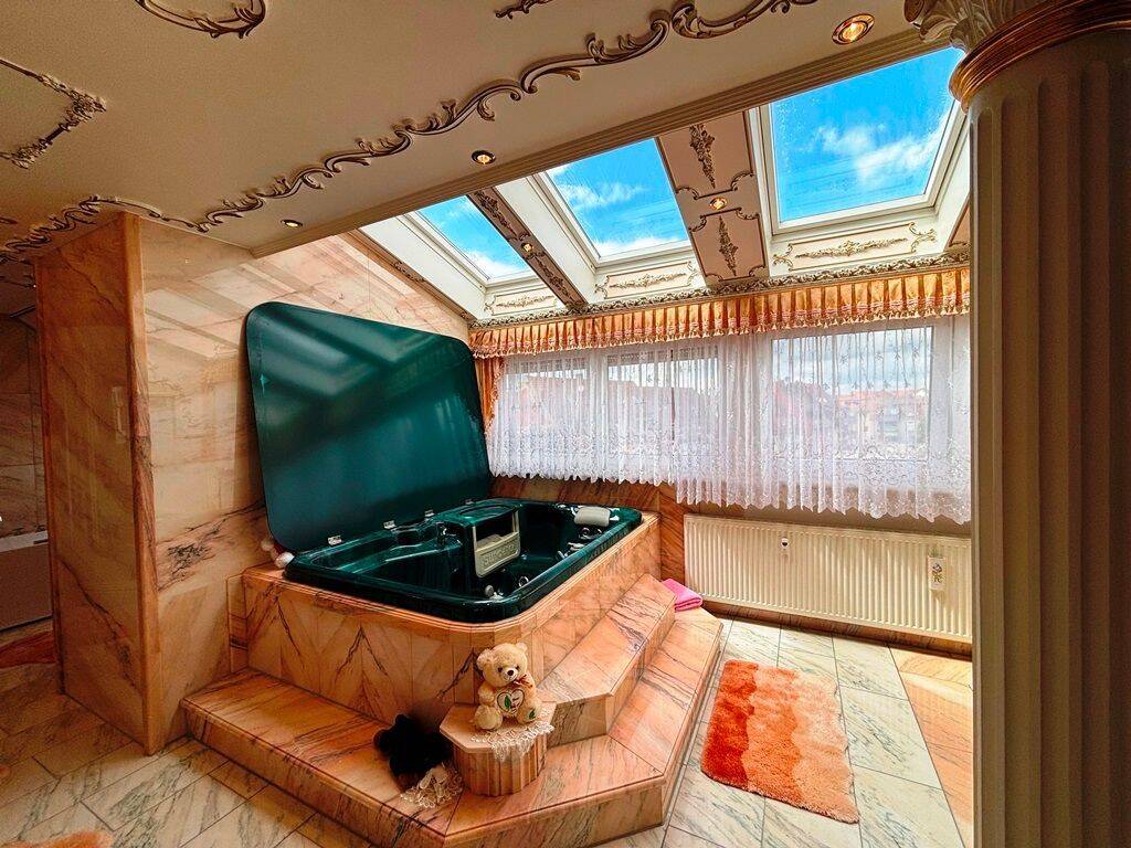 Nbg.-Wöhrd! Repräsentative Maisonette mit 170 m ² auf 2 Etagen, EBK, Marmor, Wellness-Oase mit Jacuzzi, Wintergarten, Aufzug, Stellplatz! – Nürnberg – Vorschaubild 8