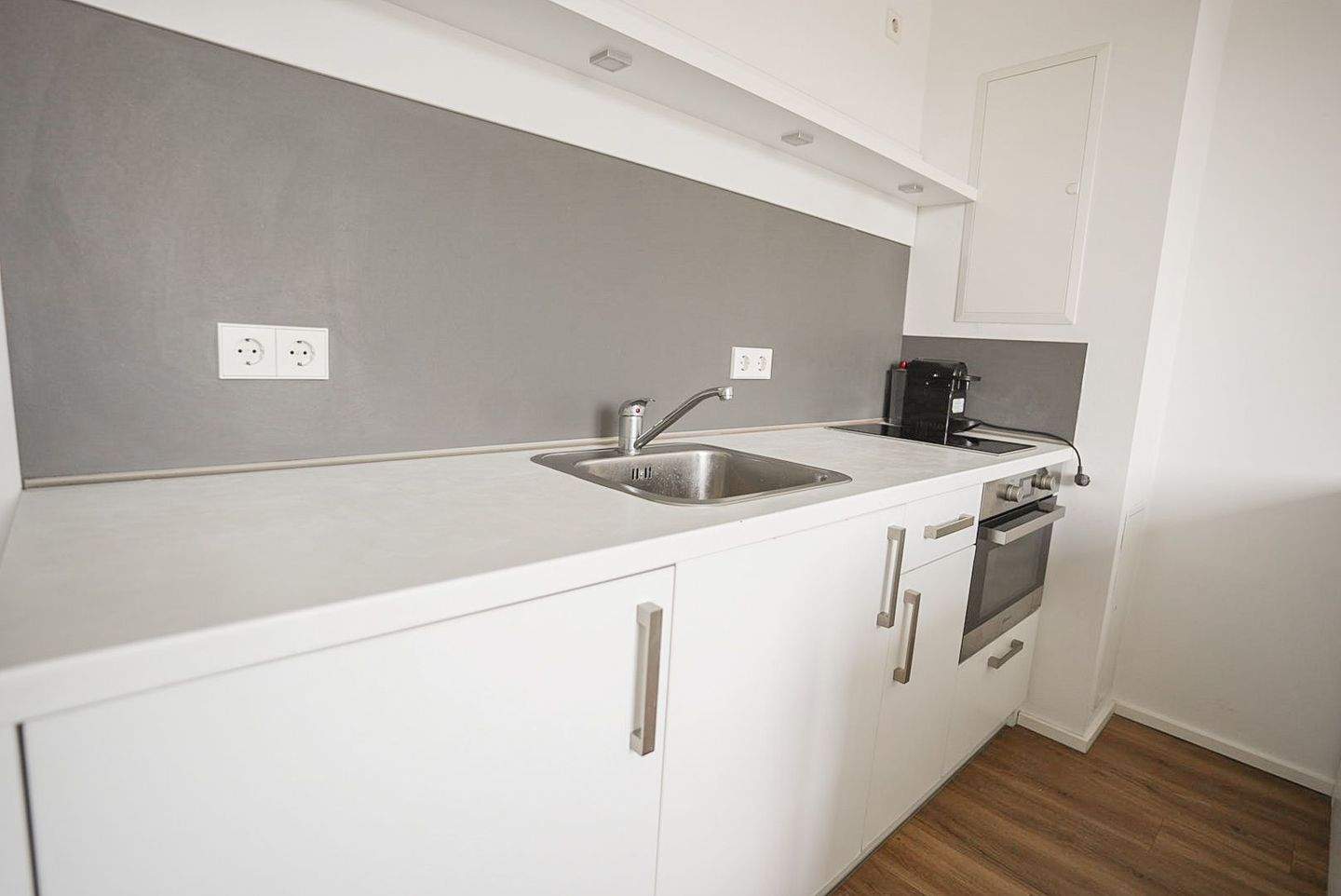 All Inclusive Mitten in Stuttgart: Möblierte Wohnung mit Gartenanlage und Tiefgaragenstellplatz