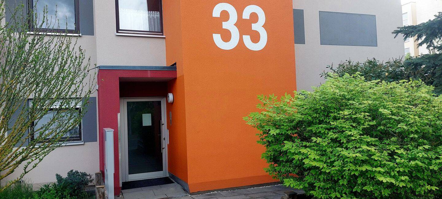 Wohnen zwischen Natur und Stadt – provisionsfreie 2-Zimmer-Wohnung mit Balkon und Tiefgarage in Fürth-Burgfarrnbach – Fürth – Vorschaubild 2
