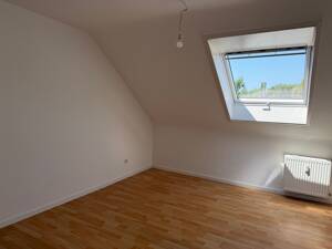 ** Helle renovierte 3 Zimmer Dachgeschoss-Wohnung in Leverkusen Quettingen, Burgloch** – 51381 Leverkusen – Vorschaubild 5