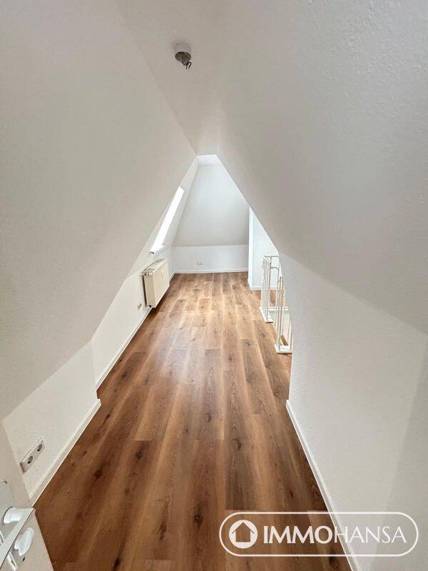 ++ Über den Dächern Lübecks: Großzügige Dachgeschosswohnung direkt an der Trave ++ – Lübeck – Vorschaubild 9