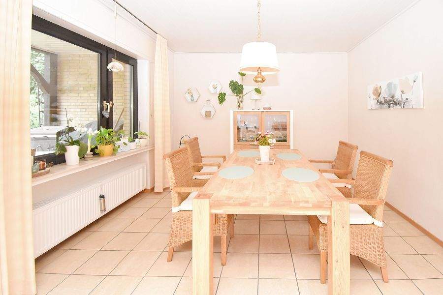 Schloß Holte-Stukenbrock: Geräumiges Mehrfamilienhaus mit großzügigem Garten! – Schloß Holte-Stukenbrock – Vorschaubild 3