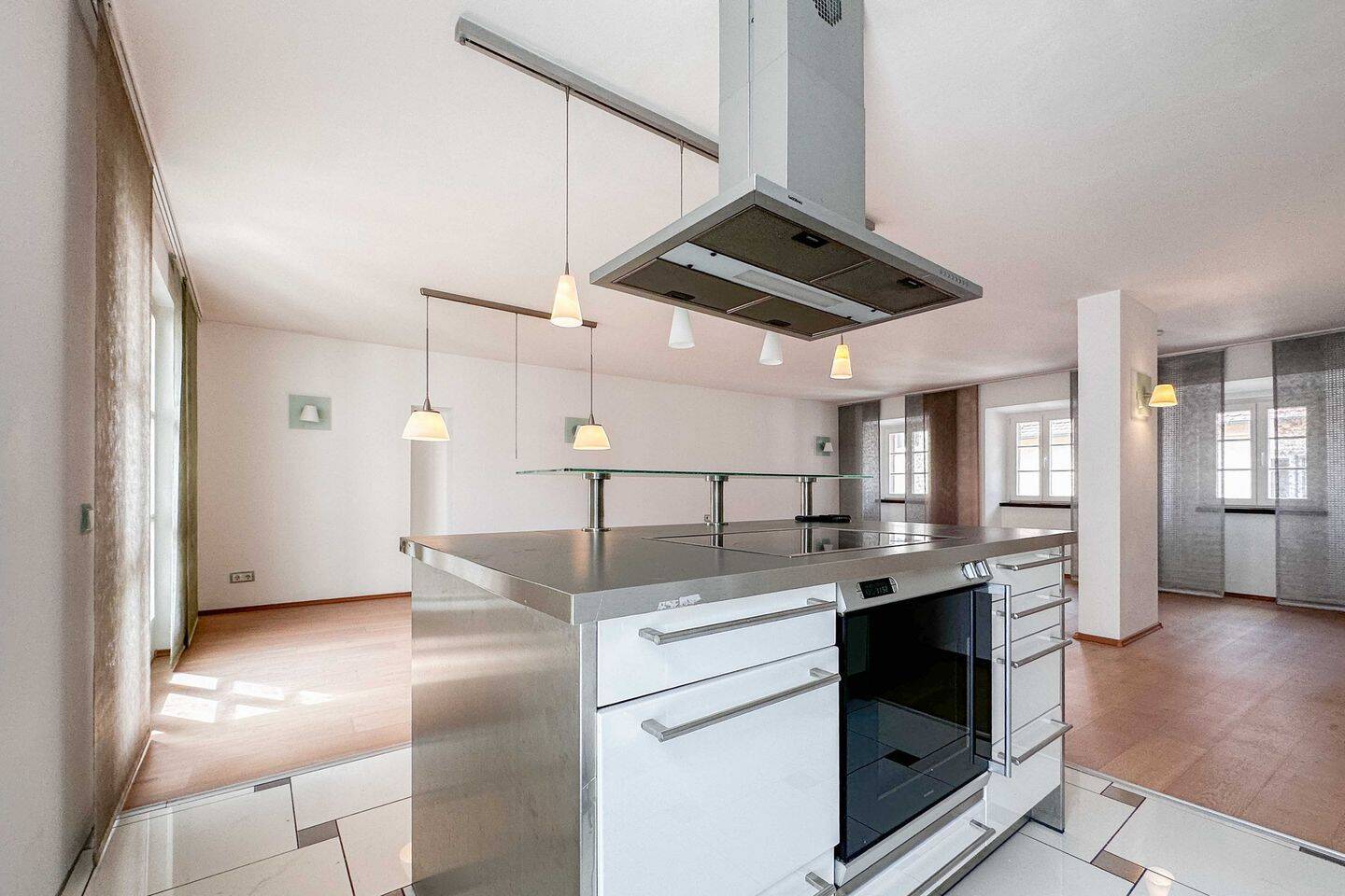 Exklusiv & bezugsfrei: Moderne Innenstadtwohnung mit Balkon und Stellplatzoption – Nürnberg – Vorschaubild 2